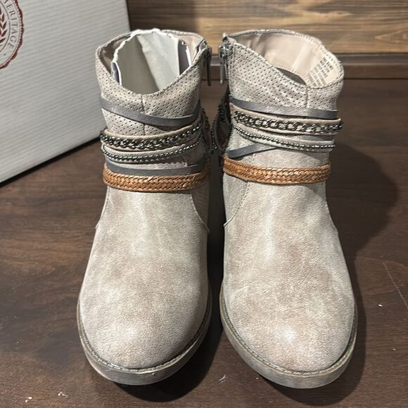 NIB Nee SO Tan Beige Belted Zippered Ankle Boots Size 8.5 - Picture 3 of 11